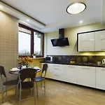Daire Modern In The Center Of By Renters *
