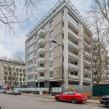 Modern In The Center Of By Renters * Varşova