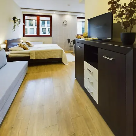 Modern In The Center Of By Renters דירה