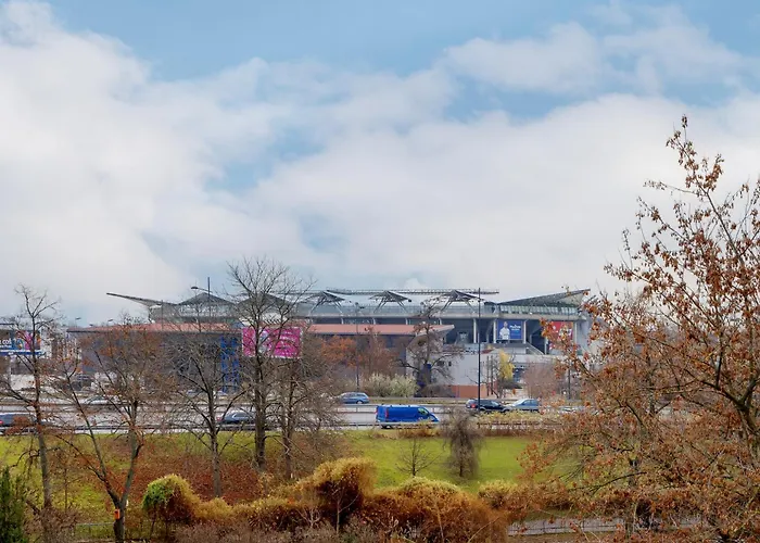 Modern In The Center Of By Renters Apartment *